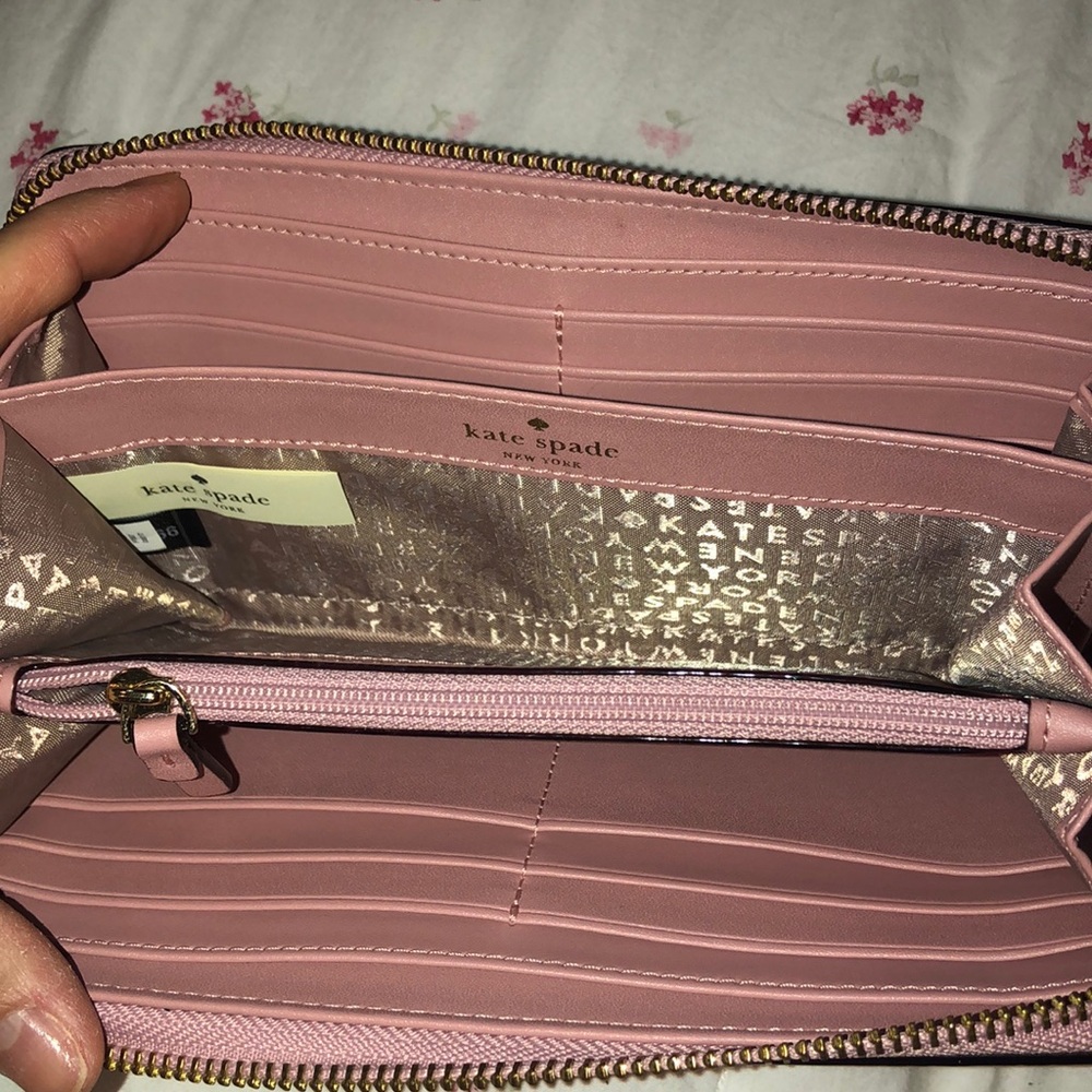 🎀 Authentic Kate Spade Wallet 🎀 - Picture 4 of 4